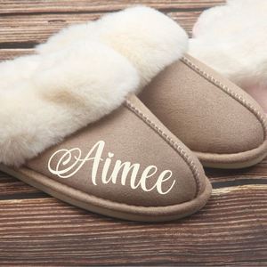 Chaussons en coton moelleux pour femmes, personnalisables avec nom, en mousse à mémoire de forme, ultra doux et confortables, pour intérieur et extérieur, portables - Product Image 1