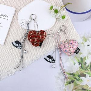 Nouveau porte-clés cœur en tissu doux, breloques de sac uniques style Ins, ornements de couple en cordon tressé, pendentif pour sac à main femme, promotionnel - Product Image 4