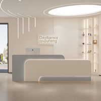 Comptoir d'accueil moderne de luxe en bois pour hôtel, salon de beauté, centre de bien-être, magasin de vêtements, clinique esthétique, hôpital, école