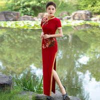 Nouvelle Collection 2025 : Qipao Rouge Grande Taille Longueur Ras du Sol avec Fermeture Éclair et Boutons Décoratifs – Écologique