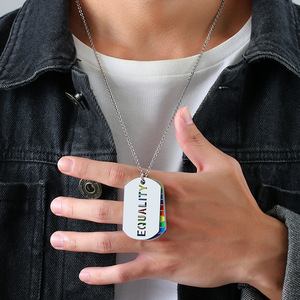 Collana con ciondolo in acciaio inossidabile per l'uguaglianza dell'iridescenza Lgbt collana con carta per cani personalizzata - Product Image 3