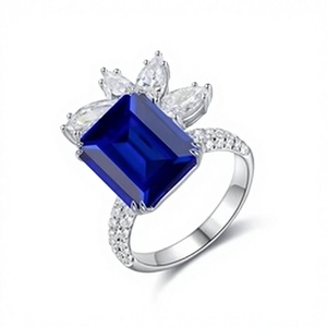 Bague de cocktail moderne en argent 925 avec saphir, diamant taille émeraude, sertissage pavé, style géométrique de luxe pour fiançailles - Product Image 1