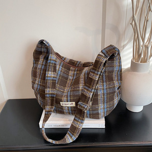 Nuevo Bolso Tipo Dumpling de Lana Sólida, Portátil, Ligero, de Gran Capacidad, Bolso Tote Cruzado con Cadenas, Cierre Abierto, Estilo Vintage para Mujer - Product Image 2