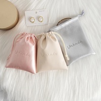 Sacs cadeaux en cuir PU avec logo personnalisé, pochettes de rangement à cordon pour bijoux, pochettes d'emballage pour bagues, boucles d'oreilles, colliers, bracelets