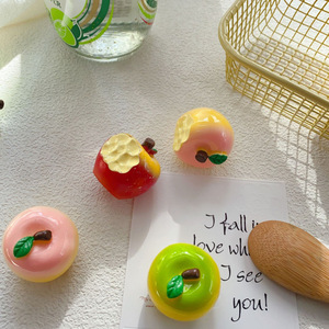 ตุ๊กตาผลไม้เรซิ่นขนาดเล็ก แอปเปิ้ล พีช ชุดเครื่องประดับ DIY พวงกุญแจ แม่เหล็ก อุปกรณ์งานฝีมือ หลายสี คละแบบสุ่ม - Product Image 2