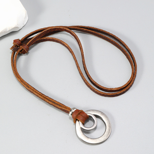 Collier vintage pour <span class=keywords><strong>homme</strong></span> avec pendentif cercle en métal et chaîne en cuir véritable – Idée cadeau - Product Image 2