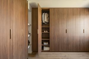 <span class=keywords><strong>Armario</strong></span> Vestidor Personalizable con Isla de Madera y Cajones, Diseño Moderno para Almacenamiento en Villas - Product Image 5