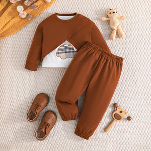 เสื้อผ้าเด็กแฟชั่น เสื้อแขนยาว เสื้อครอปน่ารัก ลายหมีน้อย เสื้อแขนกุด จับคู่กับกางเกงลำลอง ชุดสามชิ้นเรียบง่าย - Product Image 2