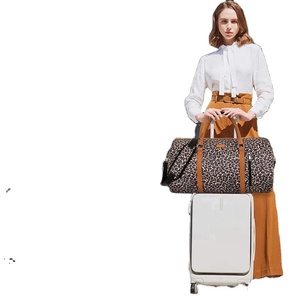 Muestra gratuita de la bolsa de ropa personalizada Mergeboon, bolsas de viaje grandes tipo duffel para mujer, maleta colgante para trajes, bolsas para ropa RPET - Product Image 6