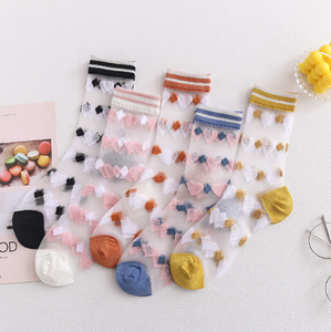 Chaussettes transparentes en soie de verre à motif floral papillon personnalisées OEM pour femmes, chaussettes d'été en maille transparente avec logo personnalisé - Product Image 4