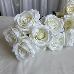 IFG Bouquet di 9 Rose Bianche Artificiali in Seta per Matrimoni e Decorazioni Domestiche - Product Image 2