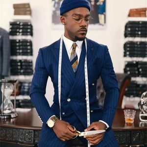 Nova Chegada 2025 Homens Azul Escuro Ternos <span class=keywords><strong>2</strong></span> pcs Stripe Double Breasted Smoking Prom Groom Arket blazer Conjuntos (Jacket + Pant) - Product Image 1
