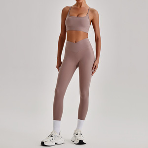 Ropa Deportiva Femenina con Logotipo Personalizado, Conjunto Deportivo de Alta Calidad en Color Sólido, Sujetador Deportivo y Leggings Levanta Glúteos para Gimnasio - Product Image 3