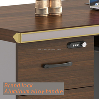 Bureau de travail moderne et durable pour la maison avec design modulaire écologique, construction en panneaux de bois, solutions de rangement pour usage professionnel