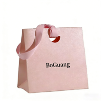 Expédition immédiate Petites commandes acceptées Logo personnalisé Impression numérique Revêtement UV blanc Poignée en ruban Couleur unie Portable pour desserts