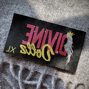 Etiqueta Tejida Personalizada para Ropa, Etiqueta de Lujo con Logotipo de Marca Privada, Etiqueta de Cuello con Talla y Cuidado de Lavado, Etiqueta de Prenda y Logotipo de Marca Privada para Ropa - Product Image 5