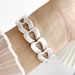Bracelet de montre pour femme en alliage métallique en forme de cœur, étanche, doré, pour les séries 8/9 et Ultra 41/45 mm, très vendu - Product Image 4