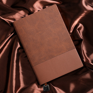 Mini quaderno da scrittura per diario in pelle con pianificatore settimanale giornaliero personalizzabile in PU con portapenne - Product Image 3