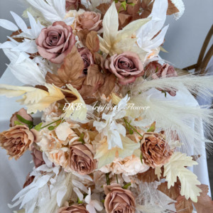Arrangements floraux bruns de qualité supérieure, fleurs artificielles personnalisées par l'usine DKB, pour la décoration de tables de mariage - Product Image 5