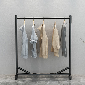Portant à vêtements métallique sur pied à colonne unique, idéal pour la maison, la chambre et les magasins de vêtements - Product Image 5