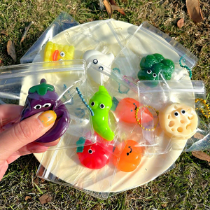 Jouet anti-stress créatif DIY Xiaohongshu très populaire pour garçons, mini pendentif à presser en plastique, mignon et de grande valeur - Product Image 4