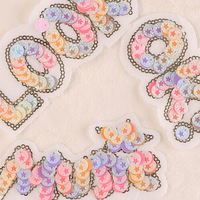 En gros Pas Cher Broderie Tissu Autocollant Sequin Patch Lettre Amour Accessoires Patchs pour Vêtements Applique