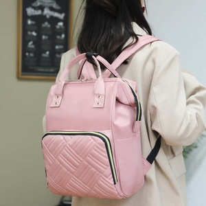 Sac à dos matelassé géométrique en PU, résistant à l'eau, avec bretelles détachables, pour femme, usage quotidien, souple, OEM - Product Image 5