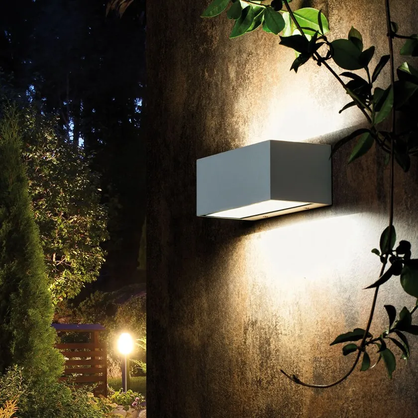 Attractive Price High Quality New Type 2 X 13w SMD LED IP65 Garden Path Up Down Outdoor LED Wall Light