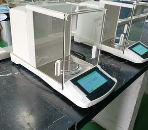 320g 고정밀 전자 분석 저울 스케일 LCD 터치 스크린 내부 교정 OEM 맞춤형 실험실 계량 - Product Image 3