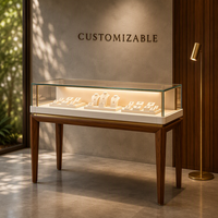 Vitrine de présentation de bijoux haut de gamme, armoire en verre avec pieds en bois et bande LED intégrée pour boutique et magasin de vente de bijoux