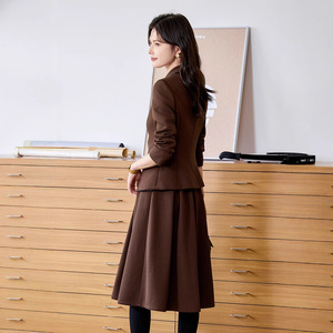 Women's Professional Blazer Solid Color Polyester Anti-Wrinkle Casual Suit Jacket for Mothers and Commuters - Product Image 4