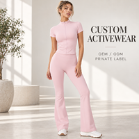 Ensemble de sport deux pièces personnalisé pour femme : haut court à demi-zip et manches courtes, pantalon de yoga évasé taille haute assorti