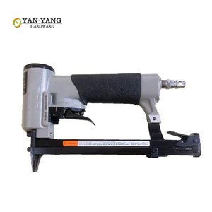 Herramienta Neumática <span class=keywords><strong>para</strong></span> Muebles YANYANG, Serie 71, Grapadora <span class=keywords><strong>Manual</strong></span> Industrial <span class=keywords><strong>para</strong></span> <span class=keywords><strong>Tapicería</strong></span> - Product Image 1