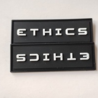 Écussons en PVC souple personnalisés YH avec logo, patchs en caoutchouc PVC 3D en relief, étiquettes en caoutchouc pour vêtements