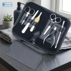 Kit d'outils de manucure de luxe en acier inoxydable avec design portable et coupe-ongles 5-en-1 - Product Image 4
