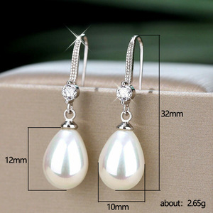 Orecchini Pendenti Lunghi Effetto Perla a Goccia per Donne, Eleganti Gioielli Vintage alla Moda - Product Image 4