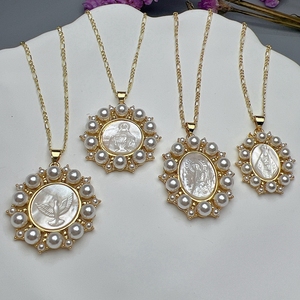 Collar con Dije <span class=keywords><strong>de</strong></span> la Virgen <span class=keywords><strong>de</strong></span> Guadalupe, Paloma <span class=keywords><strong>de</strong></span> la <span class=keywords><strong>Paz</strong></span>, Concha <span class=keywords><strong>de</strong></span> Nácar Blanca, Chapado en Oro <span class=keywords><strong>de</strong></span> 18k sobre Cobre - Product Image 1