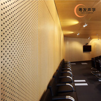 Panneaux muraux acoustiques en bois modernes ignifuges, fabricant de panneaux de plafond perforés à micro-pores pour hôtels, studios, salles de conférence