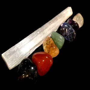 Bastone curativo in Selenite con Chakra Tumble Set pietra curativa naturale all'ingrosso per meditazione e energia positiva pietra preziosa Reiki