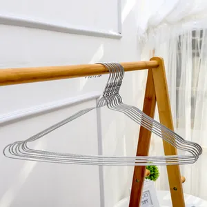 Cintres en fil métallique vêtements secs personnalisés cintres mentaux cintre de chemise bas prix en vrac en gros fil galvanisé
