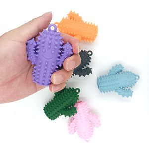 Jouet sensoriel en silicone en forme de cactus pour soulager la douleur, réduire l'anxiété et comme cadeau amusant pour les personnes qui ont besoin de se dégager de leur stress. - Product Image 4