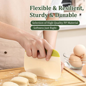 Grattoir à pâte en PP de qualité alimentaire avec échelle de mesure, coupe-pâte flexible et spatule de pâtisserie pour gâteaux, pain, pizza et fondant - Product Image 3