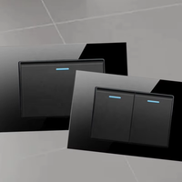 Interruptor de Pared de Vidrio Templado Becky QB118-Series, 2 Tomas de Corriente, 3 Interruptores, 2 Puertos USB-A + 2 Puertos USB-C, IP23, Fácil Instalación