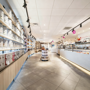 Esposizione frigorifero di panetteria su misura | Soluzioni di pasticceria | Esposizione commerciale versatile in tutto - Product Image 3