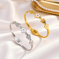 Bracelet manchette en acier inoxydable motif fleur à cinq pétales, étanche et résistant à la transpiration, avec boucle émaillée marguerite, bijoux féminins