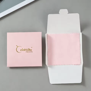Chiffonnette en microfibre douce argentée avec boîte en papier personnalisée pour cadeau d'anniversaire, de mariage et entretien de bijoux - Product Image 1