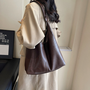 Sac fourre-tout élégant en cuir PU marron avec fermeture éclair, grande capacité, sac à bandoulière minimaliste, sac sous le bras pour les trajets quotidiens - Product Image 4