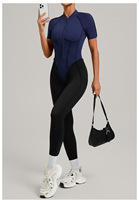 Combinaison de sport moulante rouge à col montant avec logo personnalisé pour femme – Idéale pour la course, la gym et le yoga