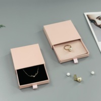 Boîte à bijoux avec tiroir en papier en carton et collier avec logo personnalisé en gros emballage avec pochettes et sac
