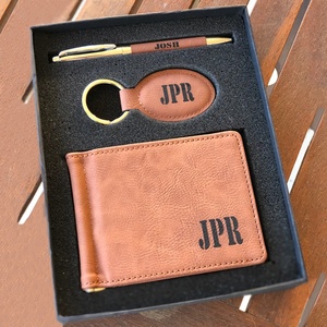 Set Regalo in Similpelle Incidibile per la Festa del Papà, Set Promozionale per Ufficio con Logo Personalizzato, Portafoglio, Penna e Portachiavi Incisi - Product Image 6